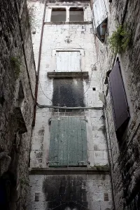 Croatian Historical Landmarks Drucke: Obsolete architecture example in the Old Town of Split