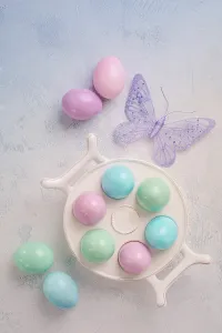 Christian Holiday Traditions Drucke: Pastel Easter eggs and spring concept