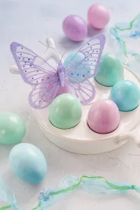 Traditional Easter Decoration Ideas Drucke: Pastel Easter eggs and spring concept
