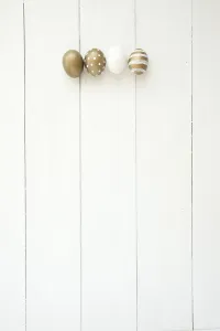 Decorative Easter Eggs Drucke: Row brown easter eggs
