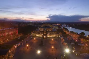 Evening Atmosphere In Central Europe Drucke: Semper Opera
