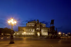 Warm Evening Light Scene Drucke: Semper Opera