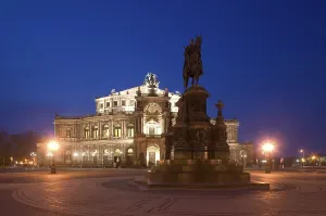 Deserted Opera House Drucke: Semper Opera