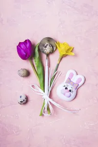 Vernal Flower Arrangements Drucke: Spring Easter Table setting with flowers and Eggs