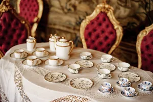 Tea Ceremony Setup Drucke: A tea set with a blue pattern