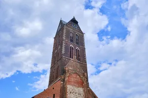 Redbrick Gothic Style Buildings Drucke: Typical example of brick Gothic