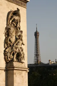 Triumphal Arches In Europe Drucke: View of the Eiffel Tower from the Arc de Triomphe