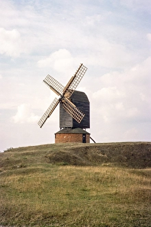 Historic Windmills In England Drucke: Postmill windmill from the 1680s, Brill Windmill, Brill, Buckinghamshire, England, Uk 1975