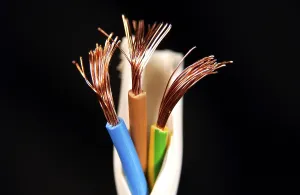 Electrical Wire Drucke: Power cable with open islotation