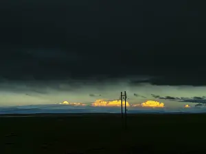 Dramatic Evening Mood Drucke: Power lines in a dramatic evening mood