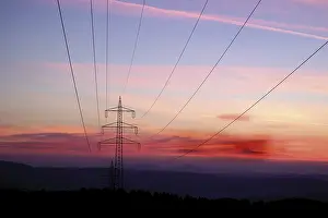Atmospheric Evening Shot Drucke: Power masts in the afterglow