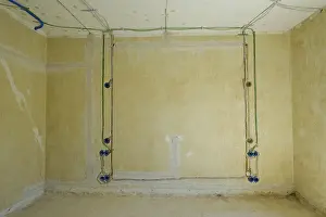 Internet Connection Setup Drucke: Power and network cables on a wall