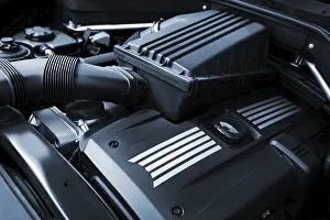 Deserted Car Scene Drucke: The powerful engine of the modern car