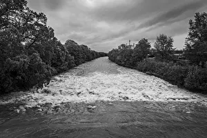 Deserted Austrian Countryside Scene Drucke: A powerful river with a strong current under a cloudy sky