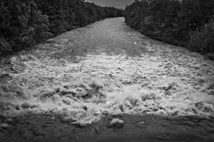 Lower Austria Nature Scene Drucke: A powerful river with a strong current under a cloudy sky