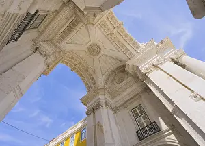 Southern European Urban Landscape Drucke: Between Praca do Comercio and Rua Augusta in Lisbon