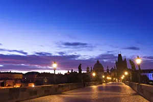 Central Europe City Views Drucke: Prague at night