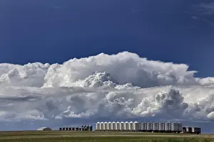 Cloudy Atmospheric Photography Drucke: Prairie Storm Clouds Canada Saskatchewan Dramatic Summer
