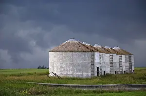 Cloudy Atmospheric Landscape Drucke: Prairie Storm Clouds Canada Saskatchewan Dramatic Summer