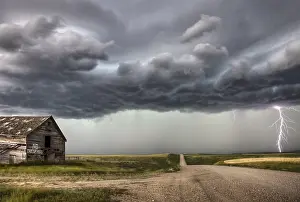 Cloudy Atmospheric Photography Drucke: Prairie Storm Clouds in Saskatchewan Canada dramatic Lightning