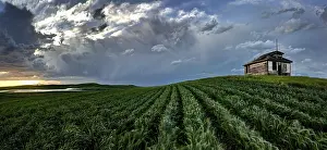 Severe Weather Conditions Canada Drucke: Prairie Storm Clouds in Saskatchewan Canada dramatic Scene