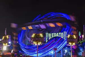 Oktoberfest Ride Drucke: Predator overhead ride in motion