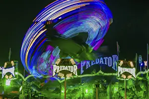 Oktoberfest Ride Drucke: Predator overhead ride in motion