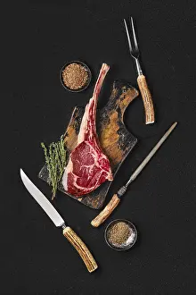Gourmet Meat Dish Drucke: Preparation of tomahawk steak (view from above)