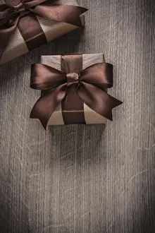 Festive Season Packaging Drucke: Present boxes with brown ribbons vertical version celebration concept
