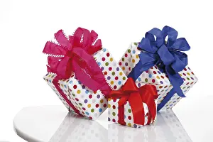 Wrapped Birthday Presents Drucke: Presents with ribbons
