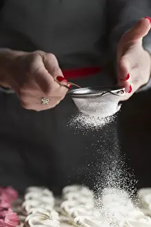 Confectionery Production Drucke: The process of making marshmallow