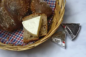 Dairy Product Still Life Drucke: Processed cheese, cheese wedges and bread in baskets