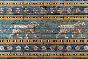 Pergamon Museum Berlin Drucke: The Processional Way in the Pergamon Museum in Berlin
