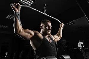 Athletic Training And Practice Drucke: Professional athlete performs an exercise in the gym