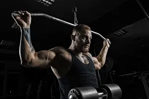 Athletic Training And Practice Drucke: Professional athlete performs an exercise in the gym