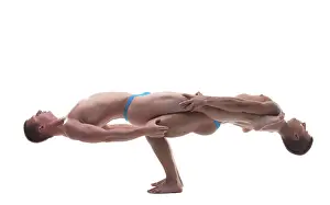 Young Acrobats Drucke: Profile of two young acrobats balancing