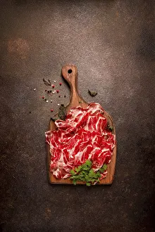Emilia Romagna Cuisine Drucke: Prosciutto on a cutting board, top view