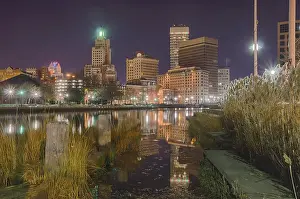 Drucke von Providence Rhode Island von der weit entfernten Seite des Wasserfront Rhode Island Drucke: Providence Rhode Island von der weit entfernten Seite des Wasserufers.