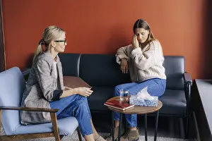 Depressed Woman Drucke: During a psychotherapy session