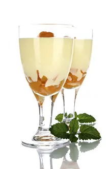 Still Life Images Drucke: Pudding with apricots