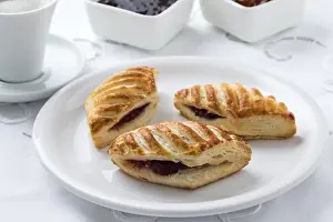 Breakfast Table Setup Drucke: Puff pastry with jam on breakfast table