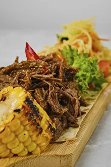 Grilled Meal Ideas Drucke: Pulled beef served with grilled corn and pickled cabbage