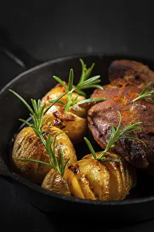 Grocery Store No People Drucke: Pulled pork dish with backed rustic potates and spices
