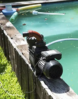 Clean Swimming Pools Drucke: Pump for cleaning at the edge of a pool, 2016