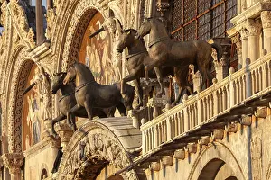 Southern European Architecture Style Drucke: The Quadriga of St. Mark's Basilica