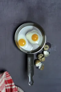 Quail Eggs Drucke: Quail eggs in frying pan and egg shells