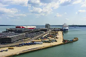 Southampton Drucke: Queen Elizabeth II-Kreuzfahrtterminal und Hafen von Southampton