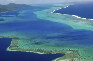 High Angle Aerial Photography Drucke: Raiatea or Ra'iatea, outer reef