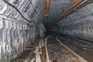 Deserted Mine Drucke: Mine with railroad track - underground mining