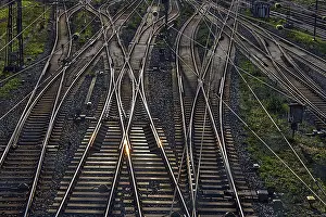 Electric Power Supply Lines Drucke: Many railroad tracks with interchanges and electric cables seeing in perspective
